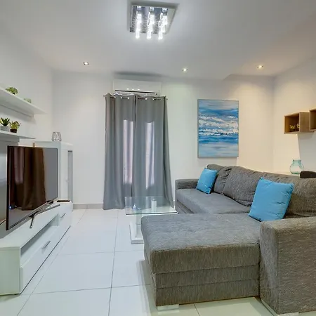 Idyllic Just Off The Promenade *