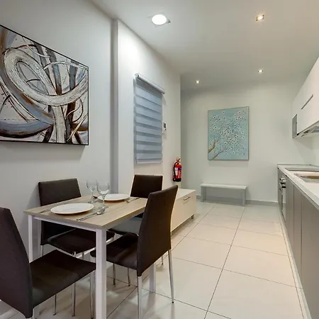 Idyllic Just Off The Promenade