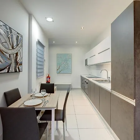 Idyllic Just Off The Promenade