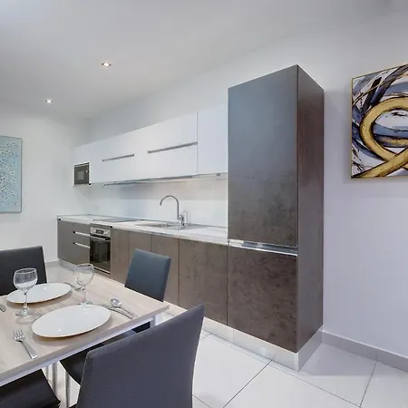 Lägenhet Idyllic Just Off The Promenade *