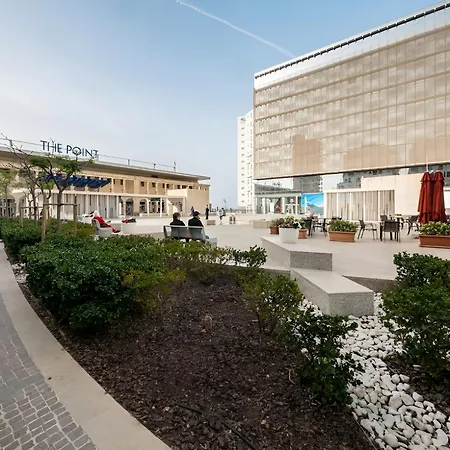 Idyllic Just Off The Promenade *